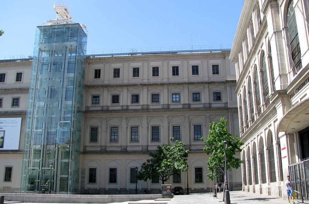Misterios del Museo Reina Sofía: Presencias y Fenómenos Paranormales